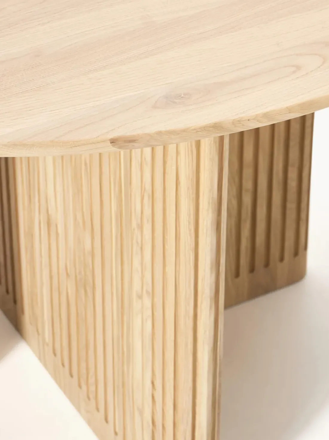 Mesa de comedor redonda de madera de roble Jolka, tamaños diferentes