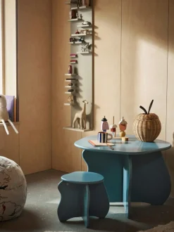 Mesa infantil de madera en forma orgánica Slope