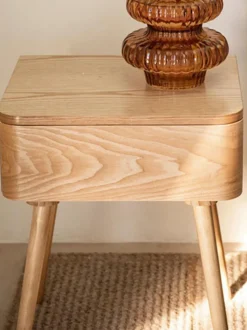 Mesita de noche de madera Gunydin