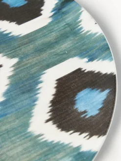 Plato llano artesanal de porcelana Ikat