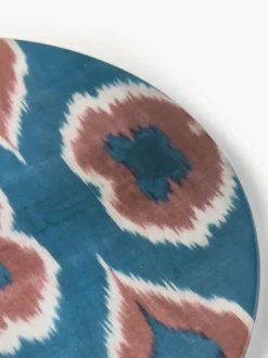 Plato llano artesanal de porcelana Ikat
