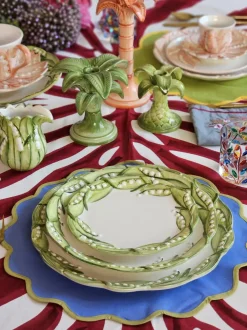 Plato llano pintado a mano Lily of the Valley