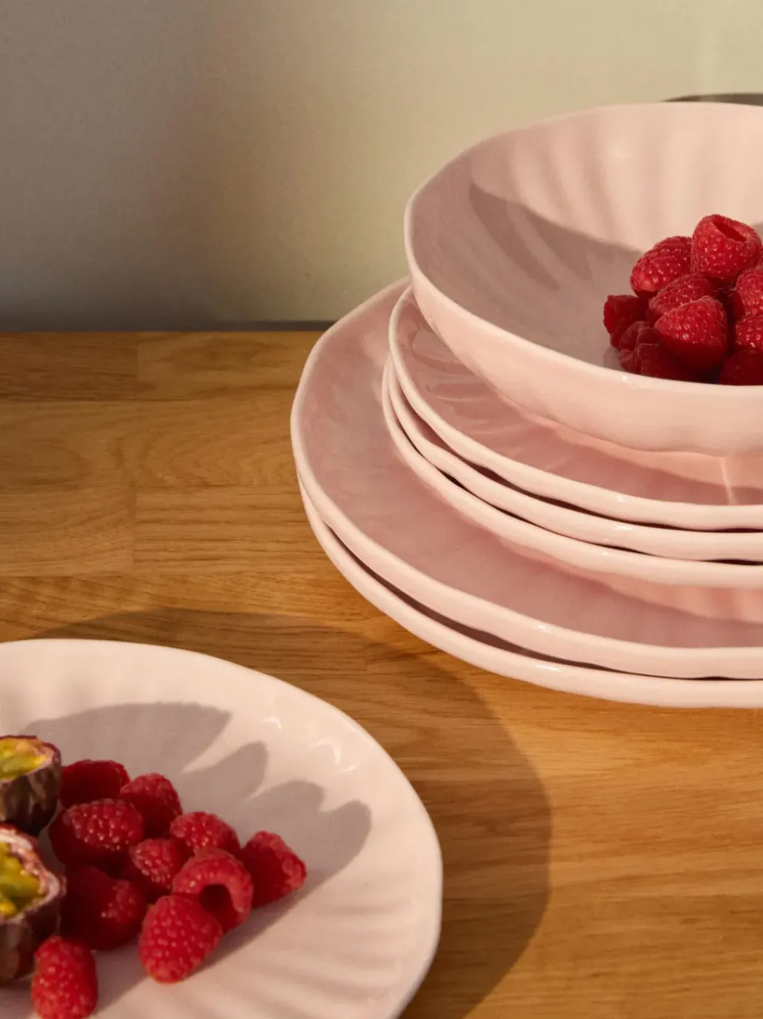 Platos hondos de porcelana con relieves Sali, 4 uds.