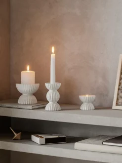 Portavelas de porcelana con relieves Tura