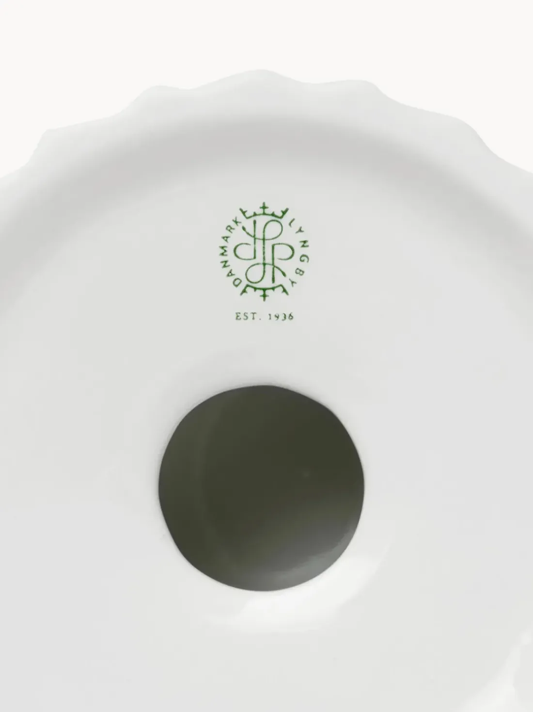 Portavelas de porcelana con relieves Tura