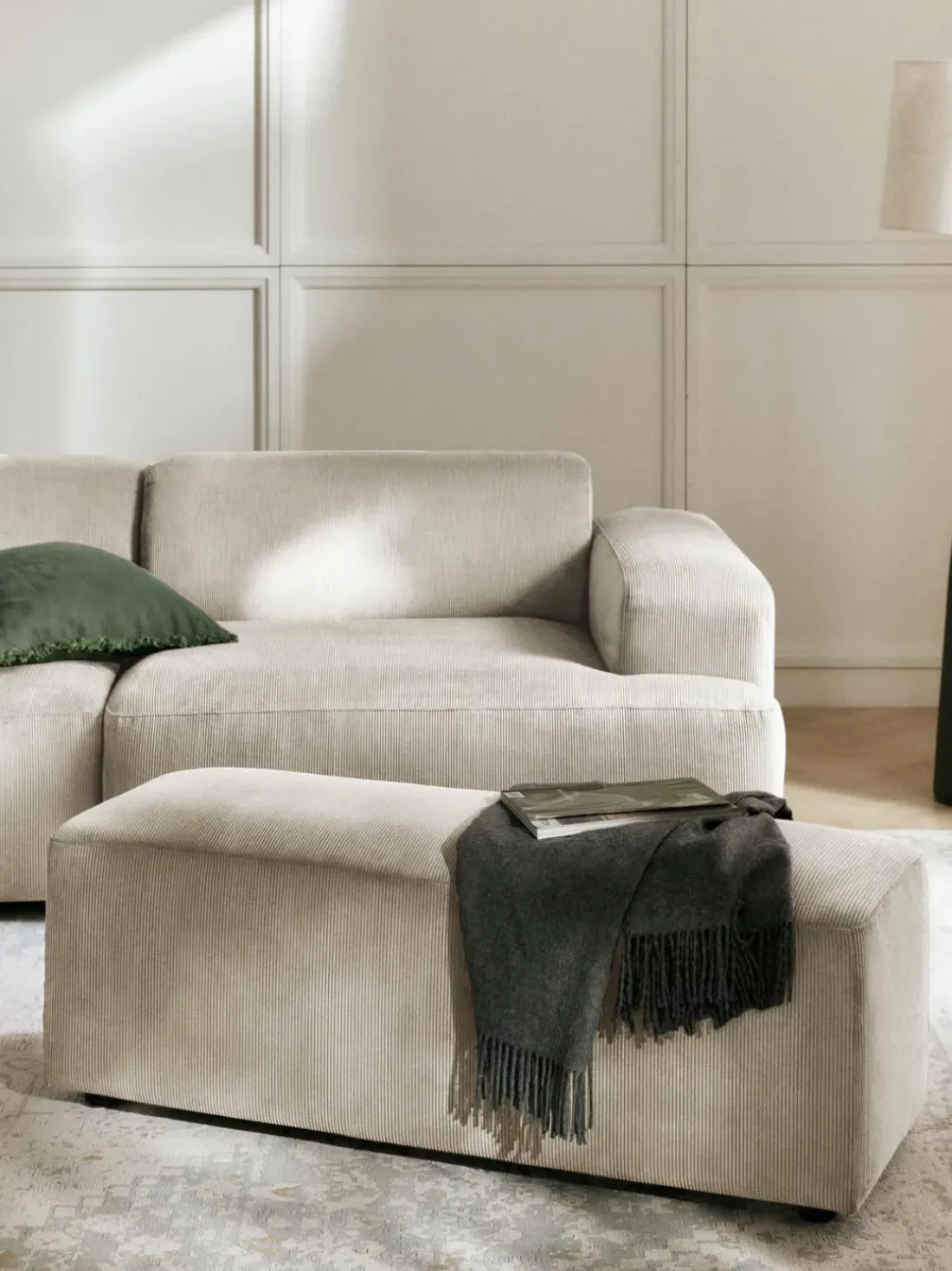 Puf reposapiés de pana grande Melva, 116 x 42 cm