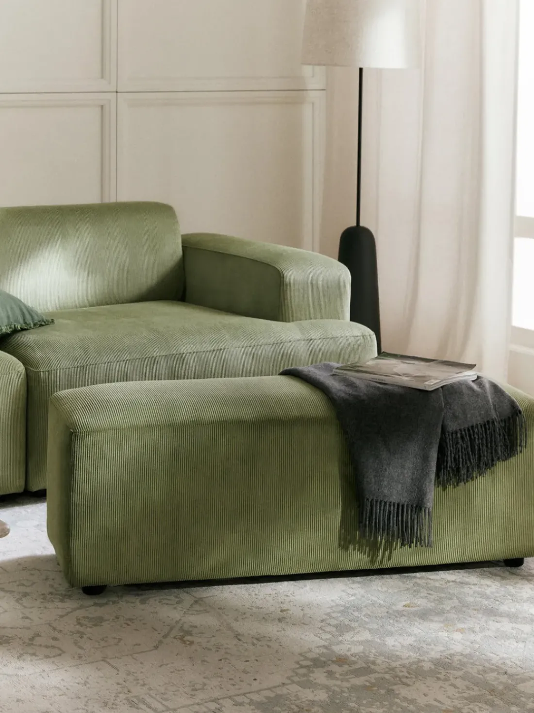 Puf reposapiés de pana grande Melva, 116 x 42 cm