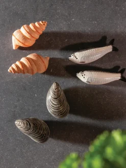 Salero y pimentero artesanales de dolomita Sardine, 2 uds.
