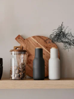 Salero y pimentero de diseño con tapa de haya Bottle Grinder, 2 uds.