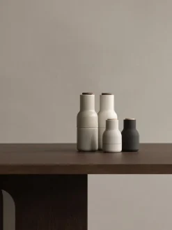 Salero y pimentero pequeños de diseño Bottle Grinder, 2 uds.