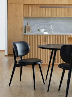 Silla artesanal de cuero y madera Rock