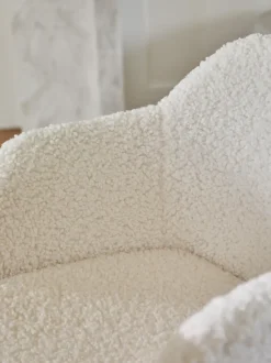Silla con reposabrazos de borreguillo Fiji