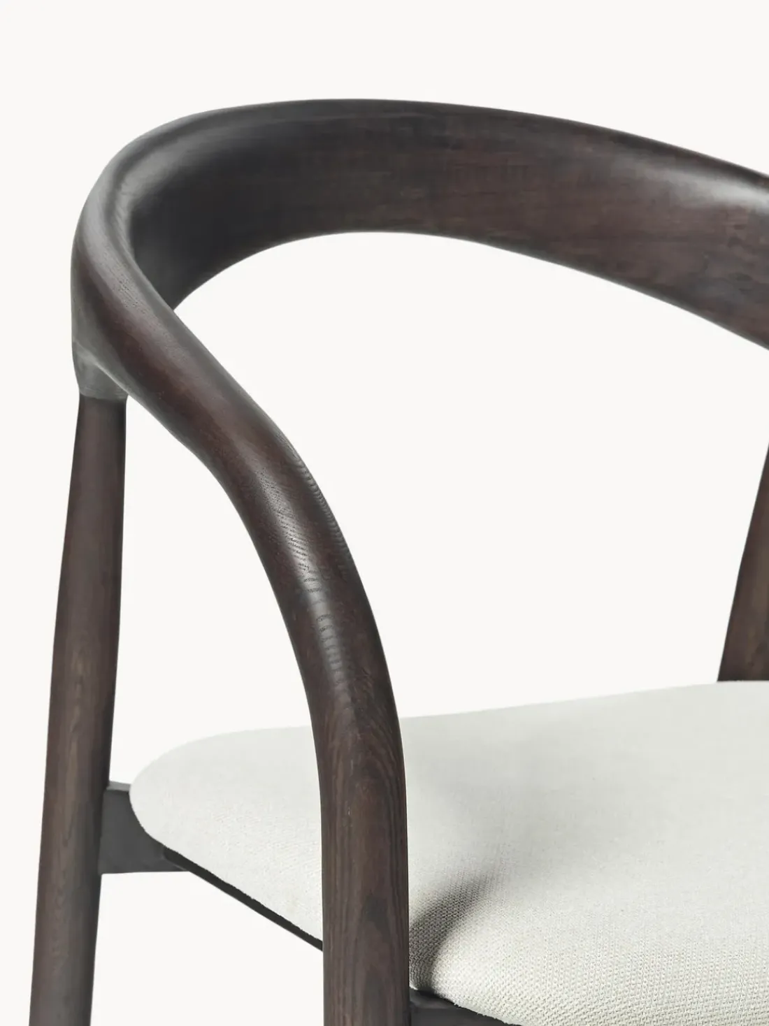 Silla con reposabrazos de madera de fresno y asiento tapizado Camille
