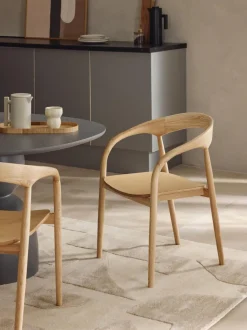 Silla con reposabrazos de madera de fresno Camille