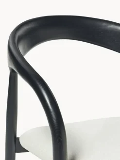 Silla con reposabrazos de madera de fresno y asiento tapizado Camille