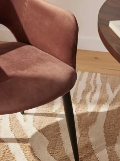 Silla con reposabrazos de terciopelo Rachel