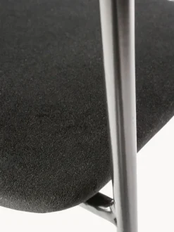 Silla con reposabrazos de terciopelo y metal Elvy