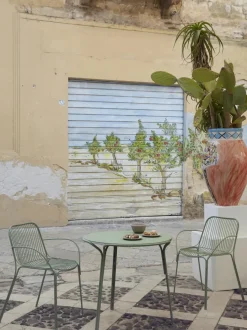 Silla con reposabrazos para exterior Hiray