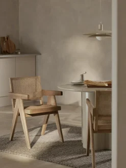 Silla con repozabrazos de tejido vienés Sissi
