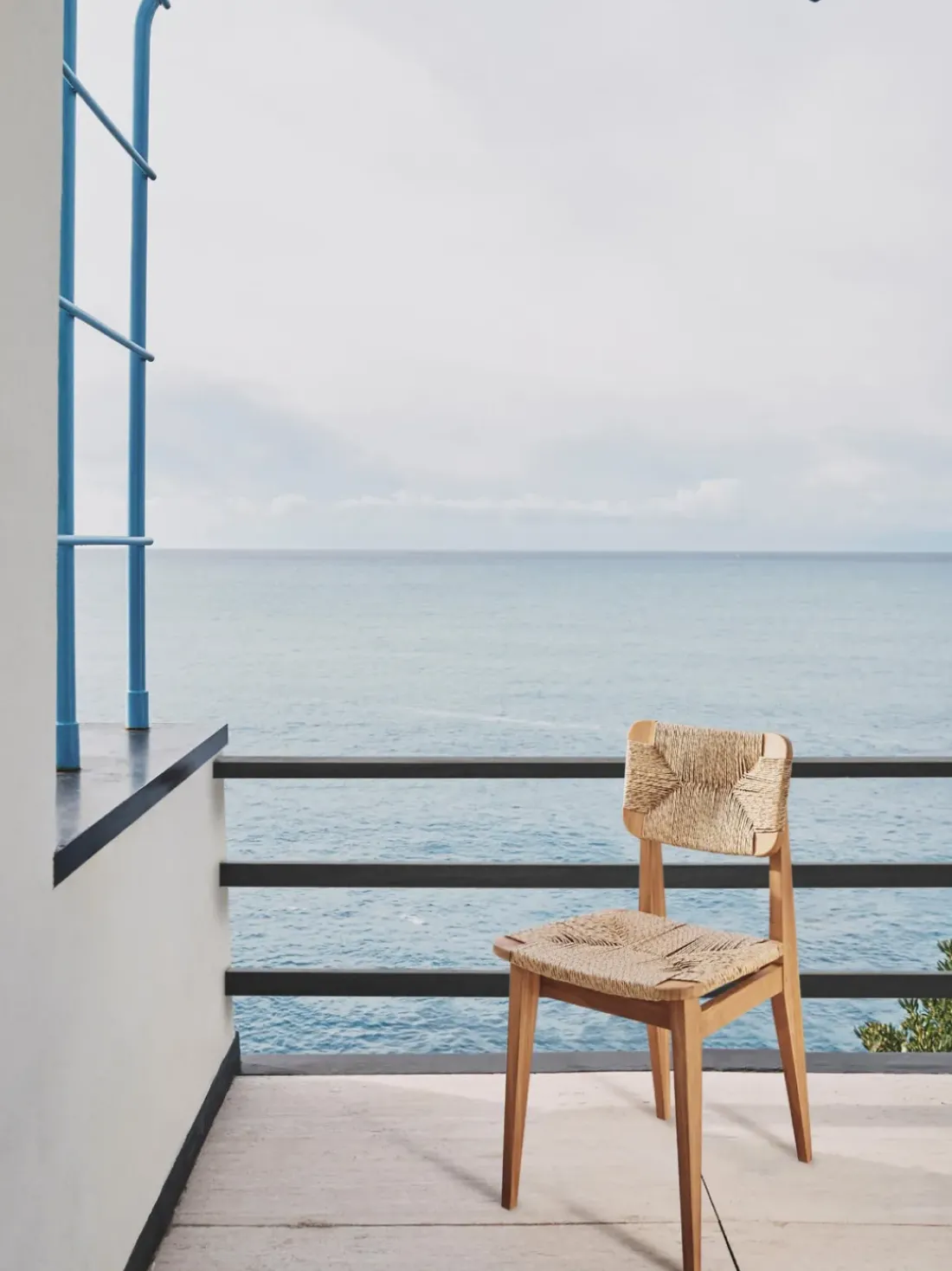 Silla de jardín de madera de teca con asiento y respaldo tejidos C-Chair
