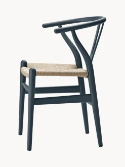 Silla de madera con asiento tejido a mano CH24