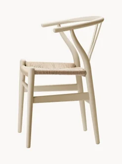 Silla de madera con asiento tejido a mano CH24