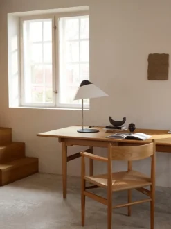 Silla de madera con asiento tejido a mano CH37