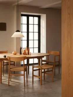 Silla de madera con asiento tejido a mano CH23