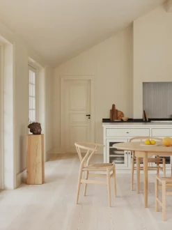 Silla de madera con asiento tejido a mano CH24 Wishbone Chair