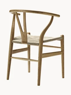 Silla de madera con asiento tejido a mano CH24