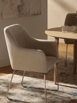 Silla de terciopelo con reposabrazos Isla