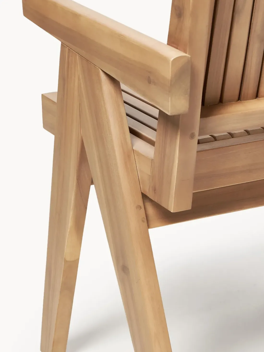 Silla para exterior con reposabrazos de madera de acacia Sissi