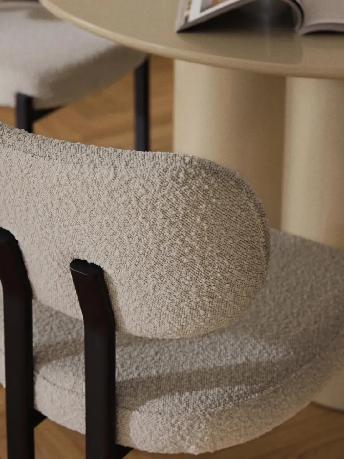 Silla tapizada en tejido bouclé Adrien