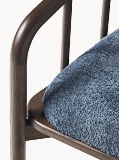 Sillón de madera de fresno con tapizado de borreguillo Balin