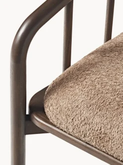 Sillón de madera de fresno con tapizado de borreguillo Balin