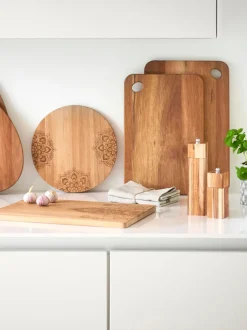 Tabla de cortar de madera de acacia Akana, tamaños diferentes