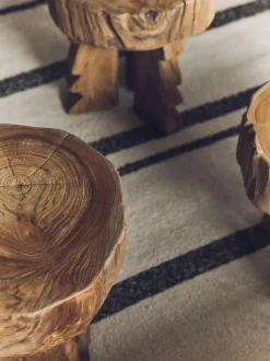 Taburete artesanal de madera de teca Arched