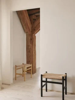 Taburete con asiento tejido a mano CH53