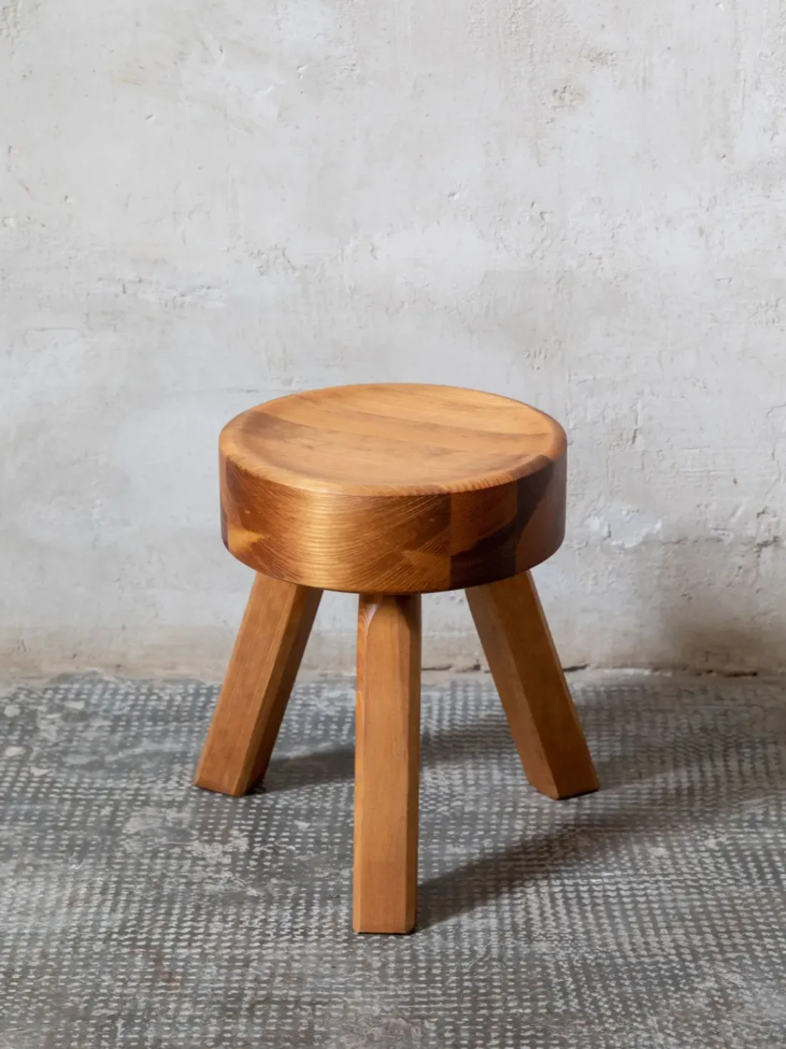 Taburete de madera de pino AML