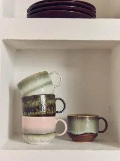 Taza artesanal con esmalte reactivo 70's