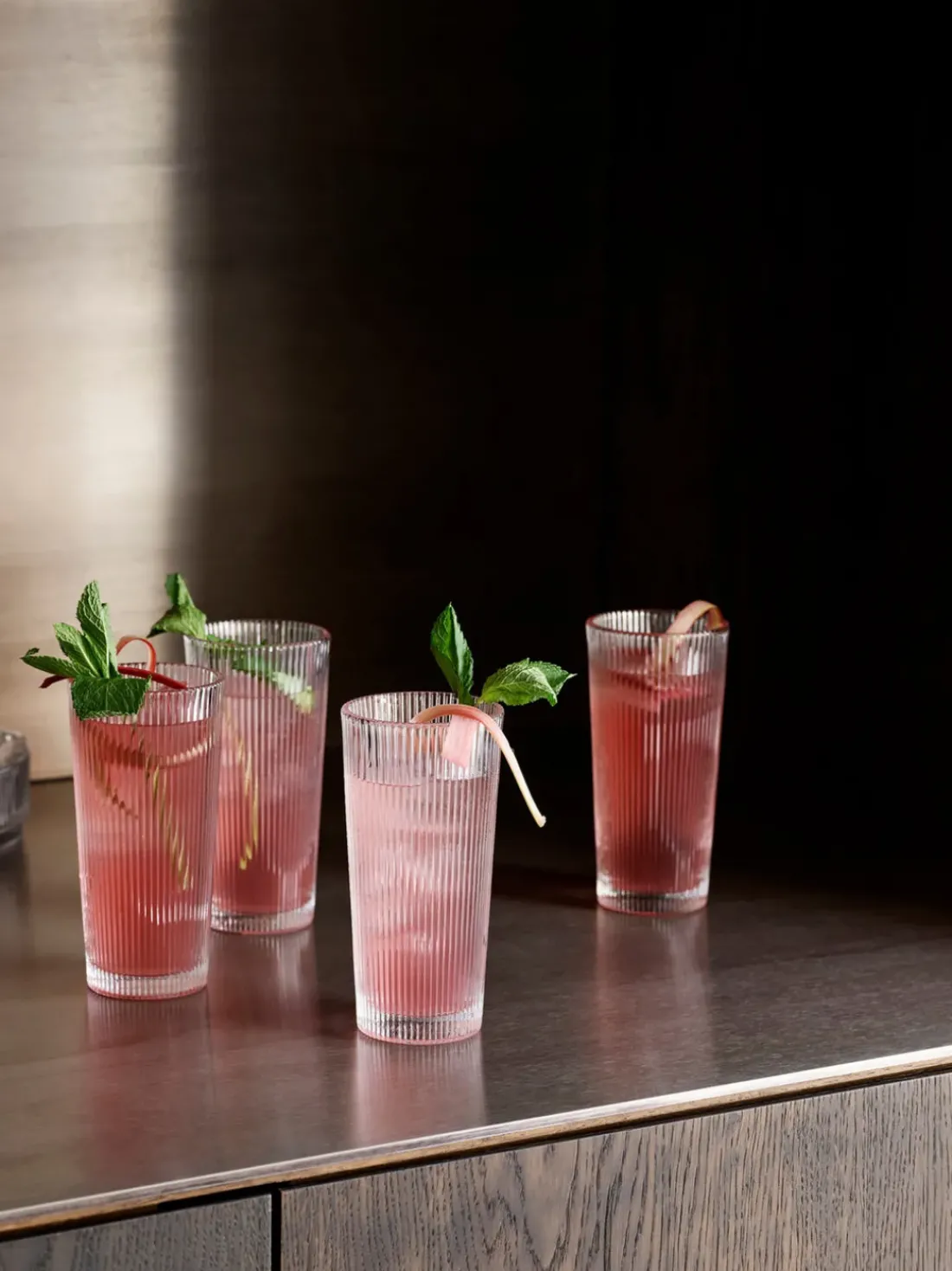 Vasos altos con relieves Pilastro, 4 uds.