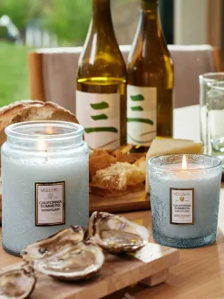 Vela perfumada artesanal California Summers (sal marina, vainilla cálida, madera de teca)