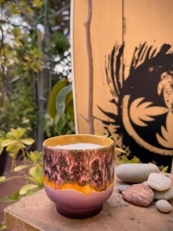Vela perfumada artesanal de dos mechas 70´s (salvia y pétalos de rosa)