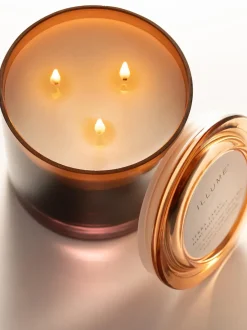 Vela perfumada de tres mechas Statement (almizcle de cachemira, hoja de tabaco y naranja)