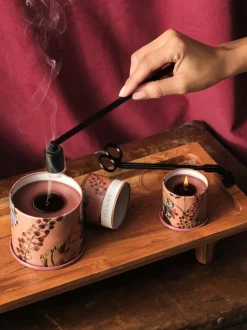 Vela perfumada Vanity Tin (almizcle de cachemira, hoja de tabaco y naranja)