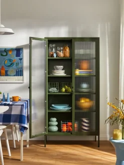 Vitrina de metal con cristal acanalado The Collector