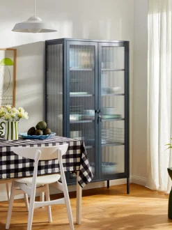 Vitrina de metal con cristal acanalado The Collector