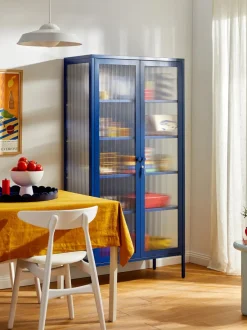 Vitrina de metal con cristal acanalado The Collector