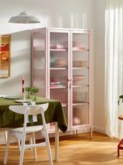 Vitrina de metal con cristal acanalado The Collector