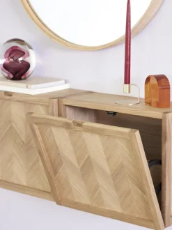Zapatero de pared de roble Herringbone